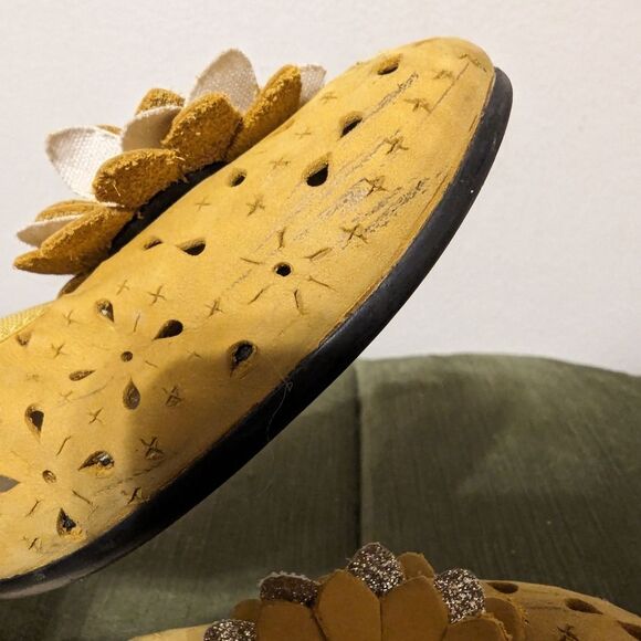 David Tate Genuine Mustard Yellow Leather Floral Perforated Flats Ballets - Picture 9 of 12